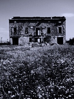 Руины жилого дома обои