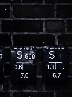 Стена с обозначениями обои