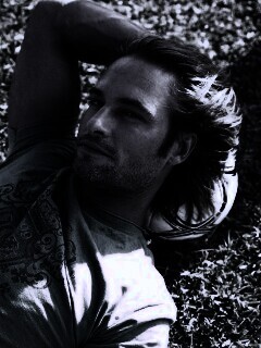 Джош Холлоуэй с мячом обои