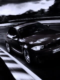 Гонщик за рулем BMW M1 обои