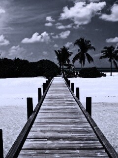 Пирс на тропическом острове обои