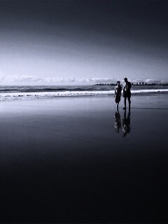 Прогулка у моря обои