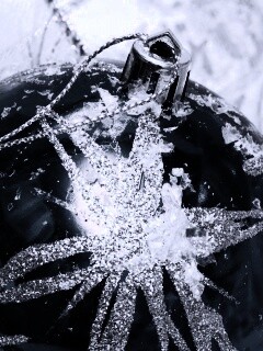 Синий елочный шар обои