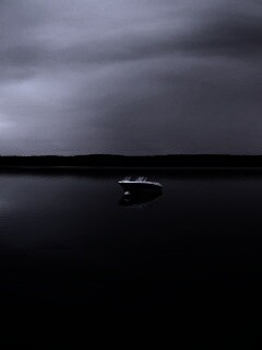 Катер на озере обои