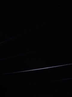 Лучи света на графитовом фоне обои