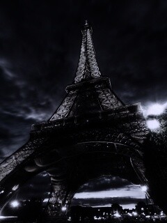 Вид снизу на Эйфелеву башню обои