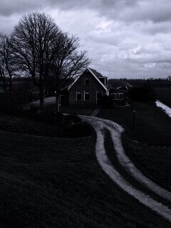 Дом в поле обои