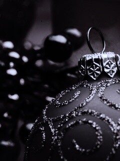 Красная ёлочная игрушка обои