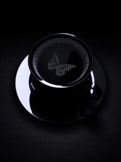 Чашка кофе с пенкой в форме бабочки обои