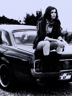 Девушка на мустанге обои