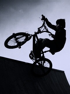 Мальчик на рампе обои