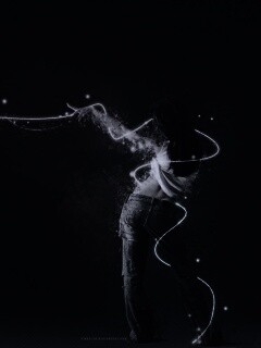 Девушка с бабочкой обои