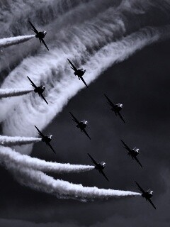 Красивая эскадра самолетов на авиашоу обои