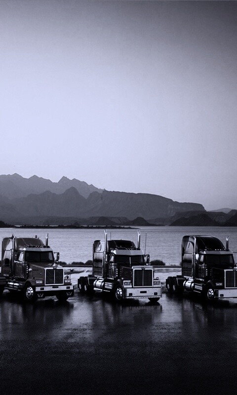 Тягачи на фоне озера обои