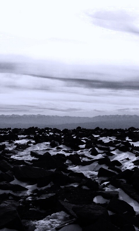 Заснеженная каменистая равнина обои