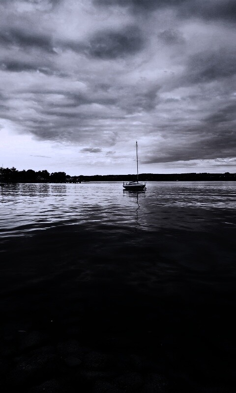 Яхта на озере обои