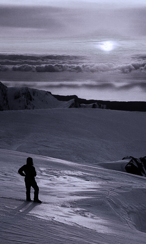 Путешественник в горах обои