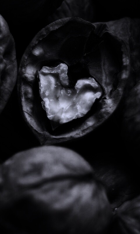 Расколотый орех обои