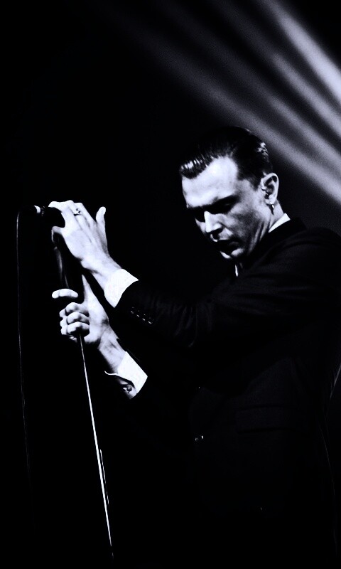 Тео Хатчкрафт на сцене обои