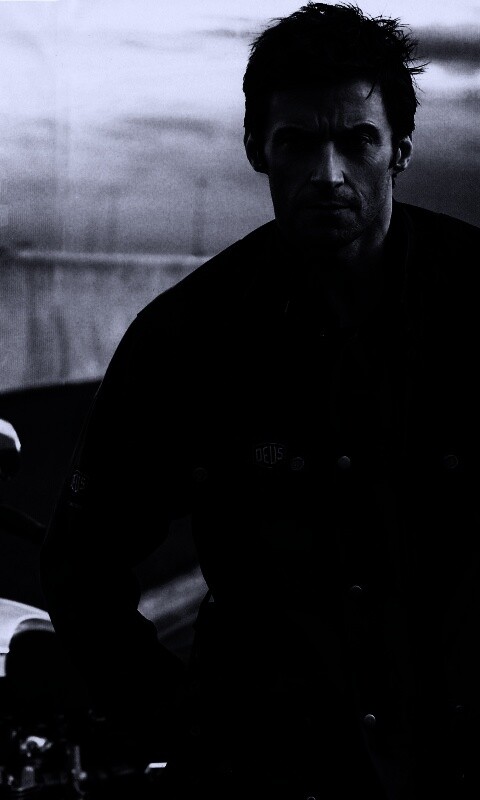 Хью Джекман с мотоциклом обои