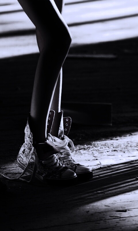 Ножки в кедах обои