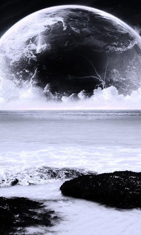 Огромная луна над океаном обои