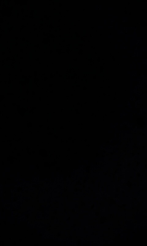 Черные пятна на сером фоне обои