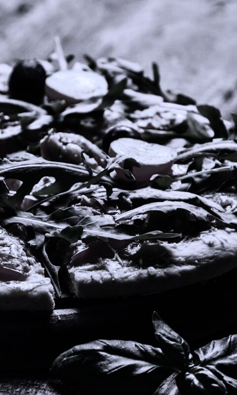 Свежая пицца с рукколой обои