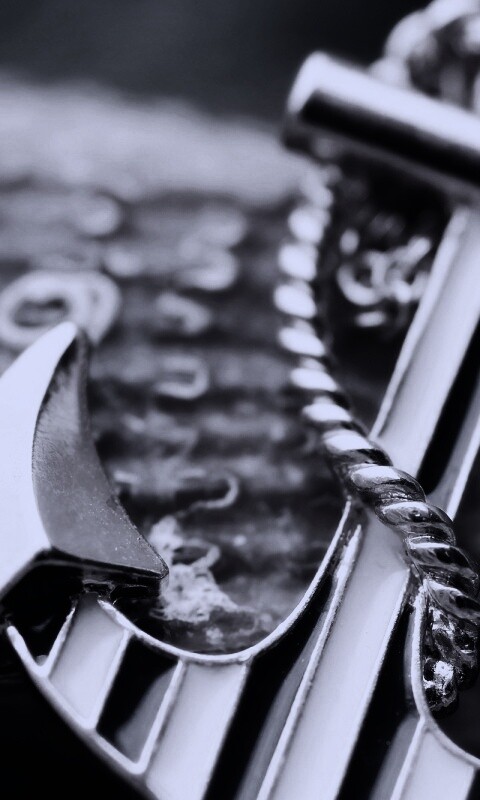 Кулон в виде якоря обои