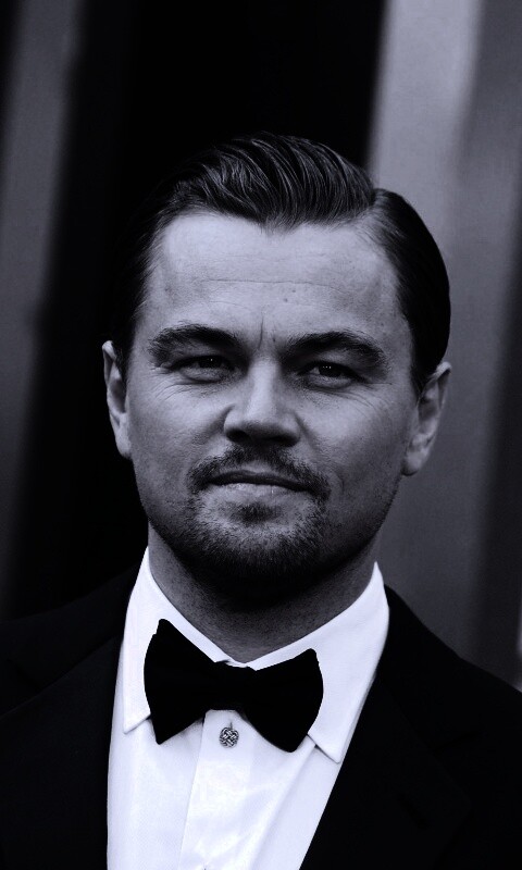 Леонардо Дикаприо в костюме обои