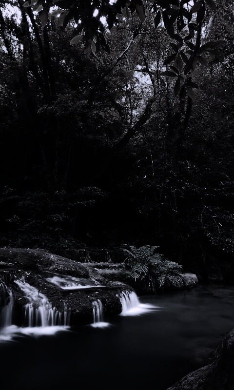 Водопадик в осеннем лесу обои