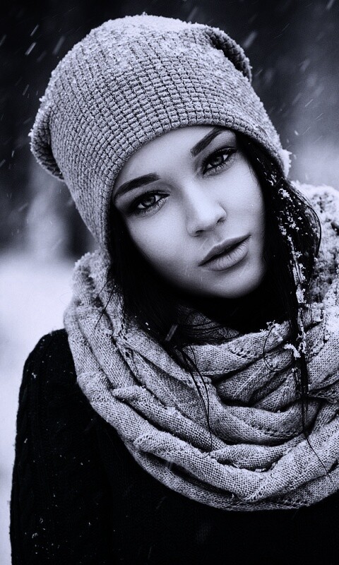 Девушка в снегопад обои