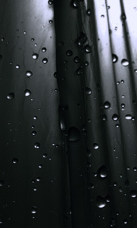 Капли на зеленом пластике обои