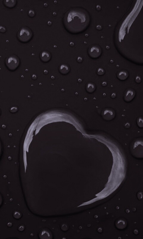 Капли на красном фоне обои