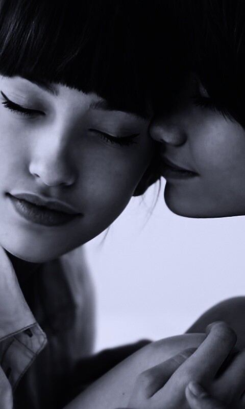 Две очень красивые девушки обои