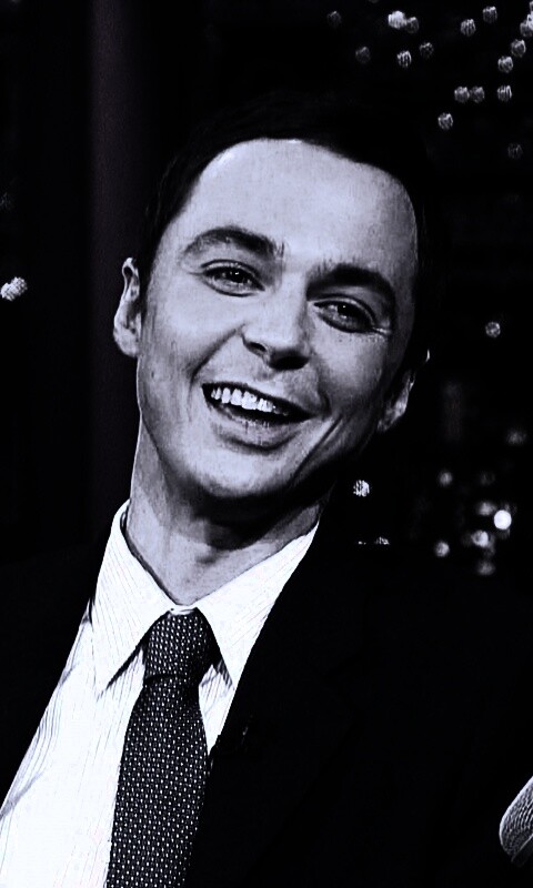 Джим Парсонс на вечернем шоу обои