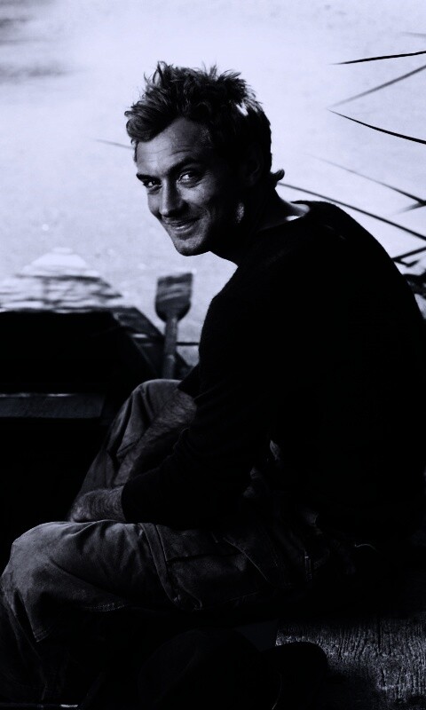 Джуд Лоу на лодке обои