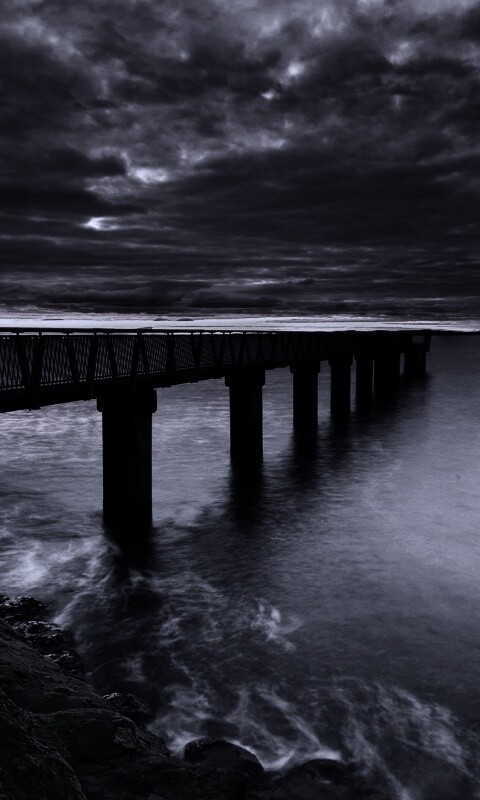 Уходящий в даль причал обои