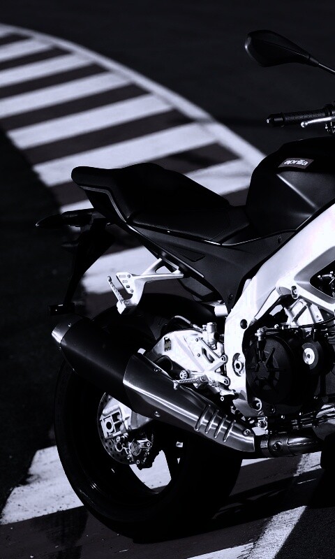 Спортивный мотоцикл Априлия на треке  обои