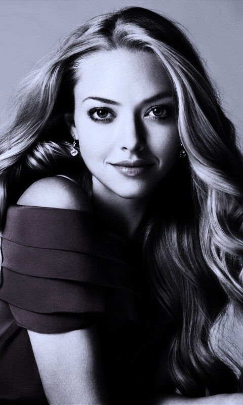 Красавица Аманда Сэйфрид обои