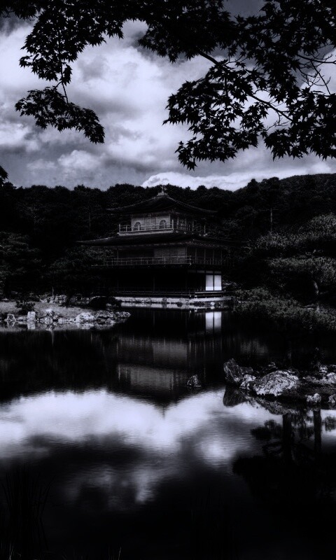 Японский домик на берегу озера обои