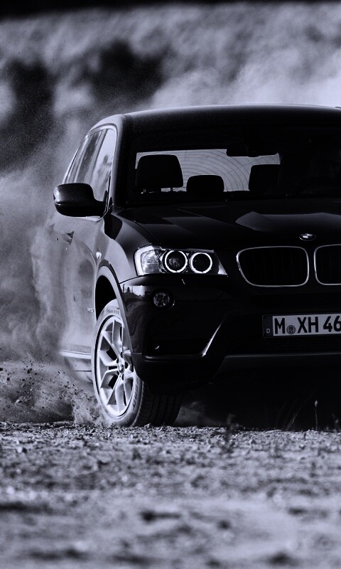 Кроссовер BMW в заносе обои