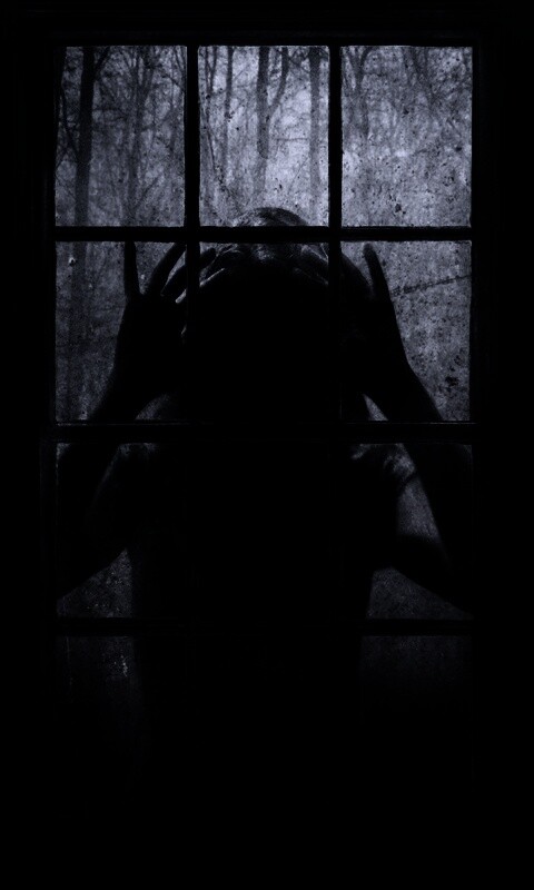 Страшная девоча в окне обои