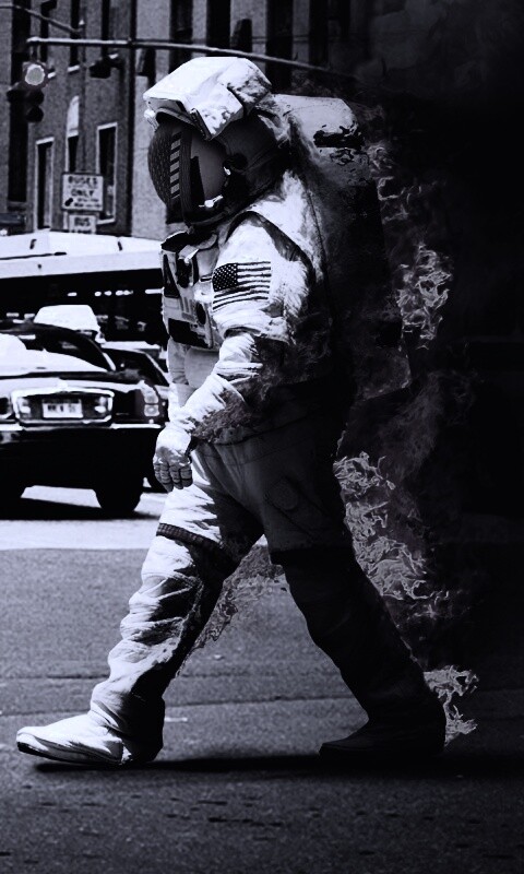 Астронавт в огне обои