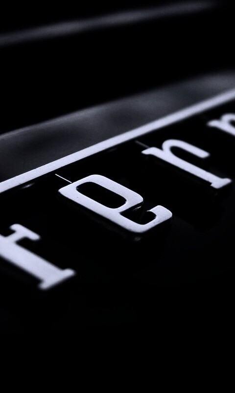 Хромированный логотип Ferrari обои