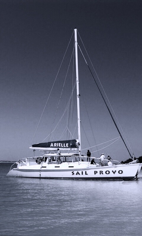 Яхта в голубой лагуне обои