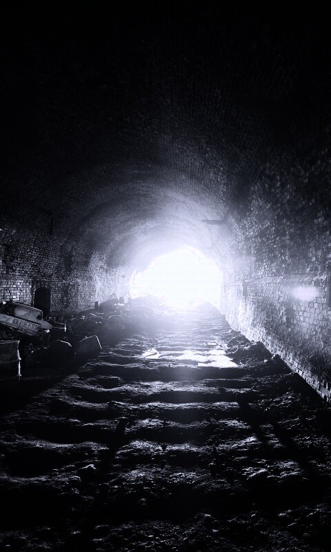 Захламленный тоннель обои