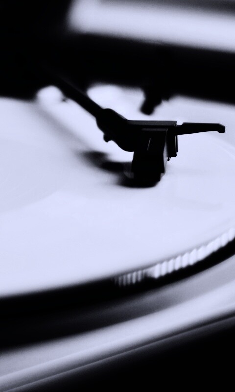 Пластинка на пульте диджея обои