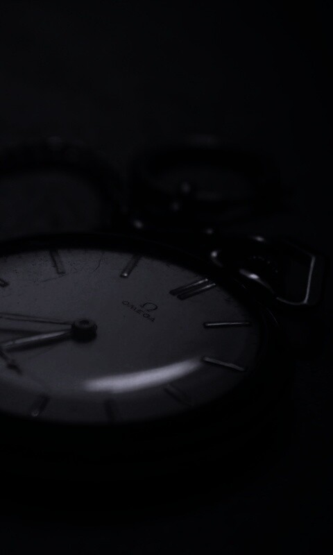 Часы на цепочке обои