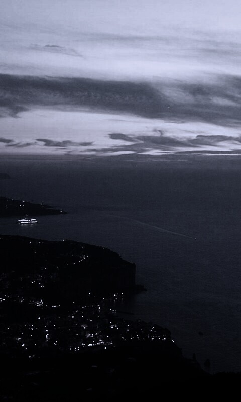 Городок у моря обои